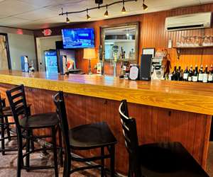 Six seat Bar near the open kitchen