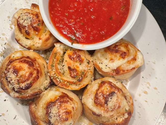 MOZZARELLA GARLIC KNOTS