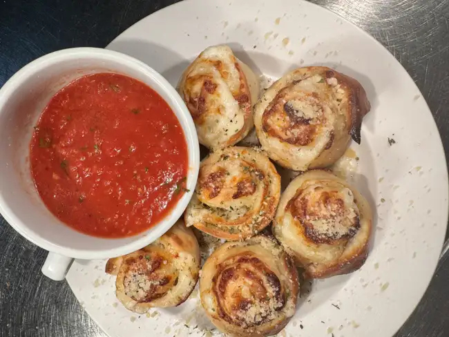 MOZZARELLA GARLIC KNOTS