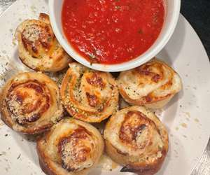 Cheesy Garlic Knots! Everyone’s favorite appetizer 